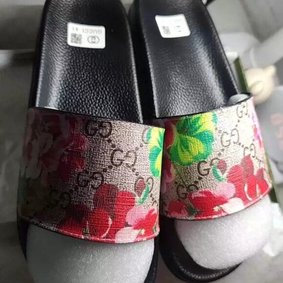 Gucci Shoes - Gucci GG Supreme Floral Slide Sandals